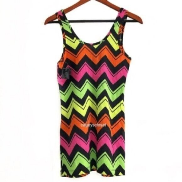 No Boundaries Tank Top M 7-9 Juniors NWT Neon Zig Zag Chevron Festival Club - Picture 1 of 8